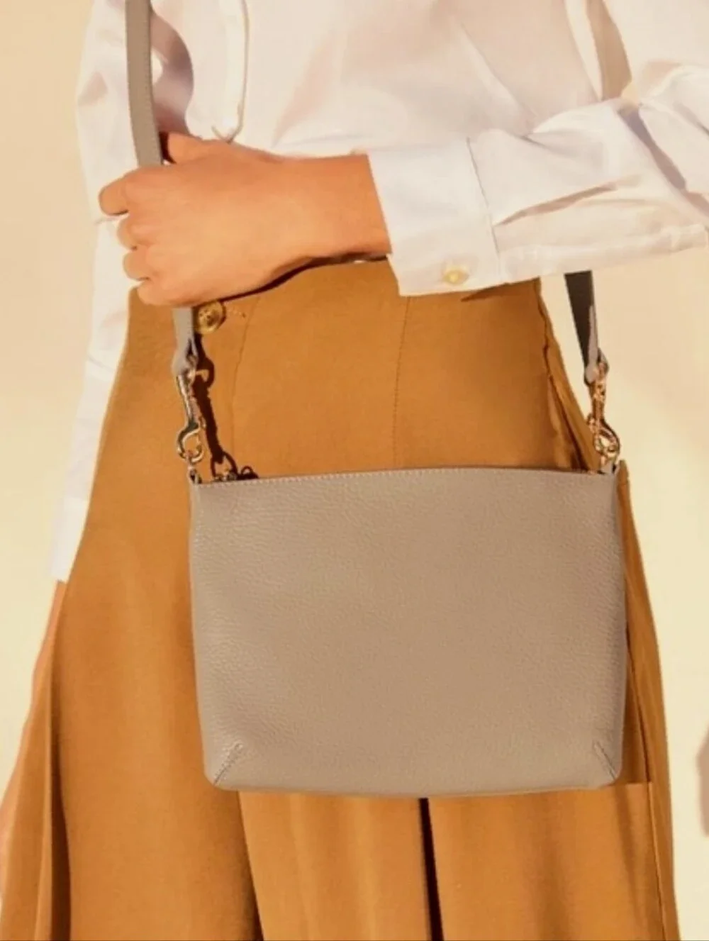 Cuyana Pebbled Leather Curved Crossbody Bag In Stone Beige - Picture 1 of 15